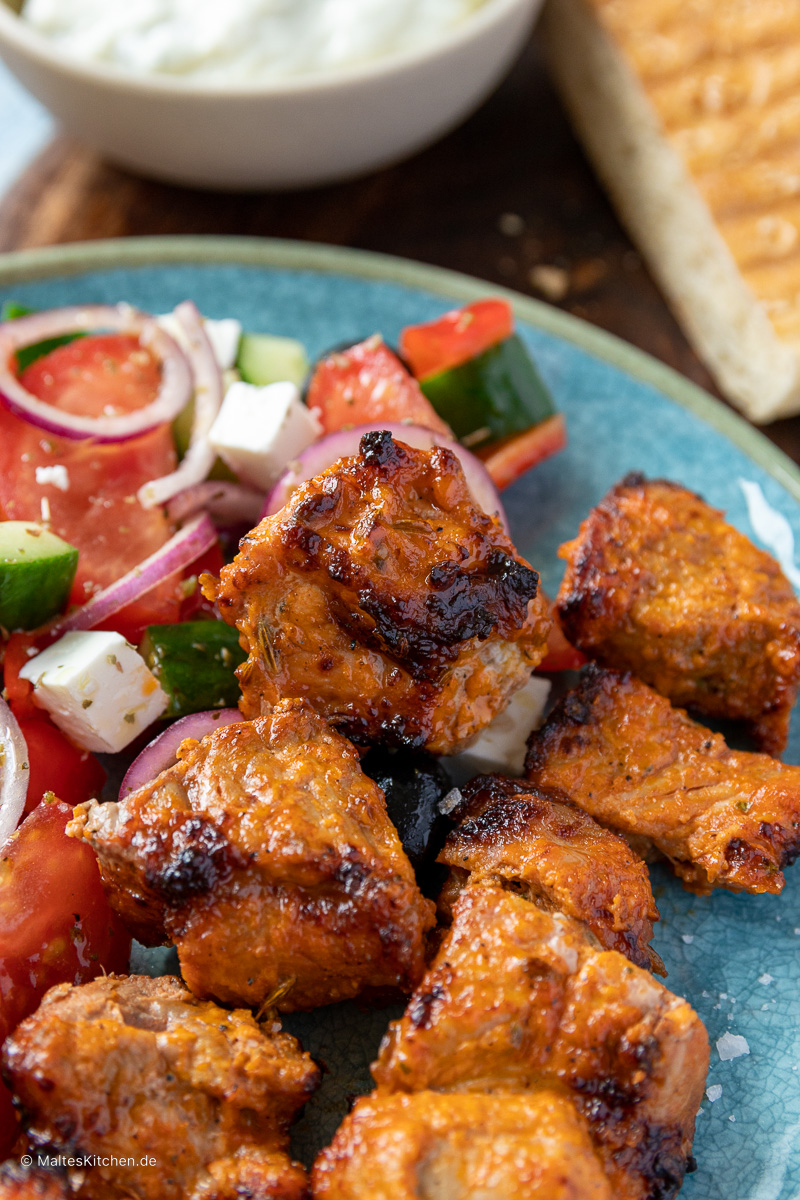 Saftiges und knuspriges Fleisch vom Grill.