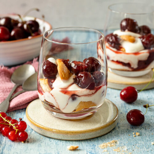 Leckeres Kirsch Dessert mit Amaretto