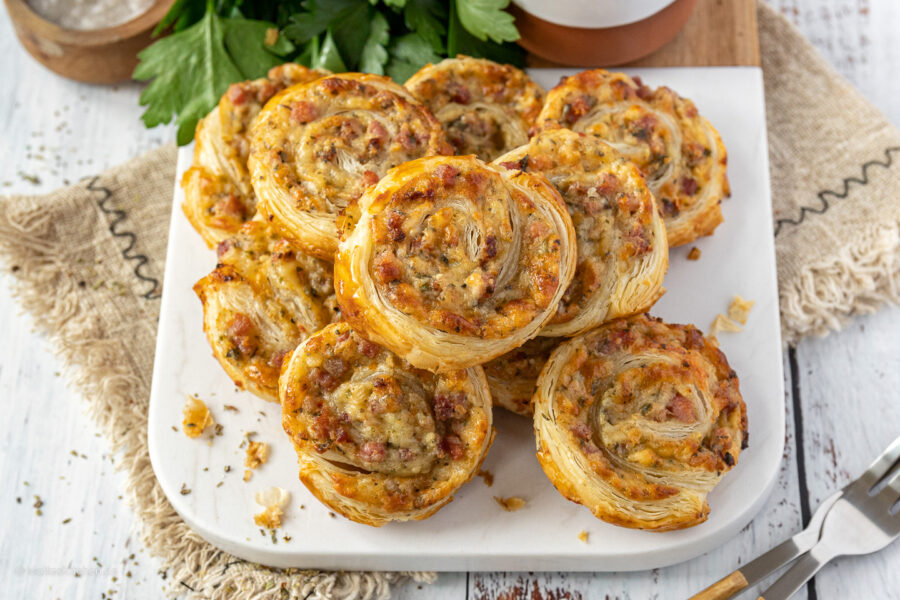 Rezept für Blätterteigschnecken mit Schinken und Käse