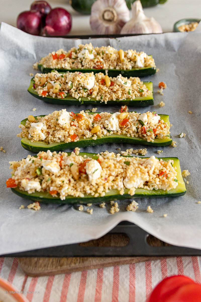 Leckere gefüllte Zucchini.