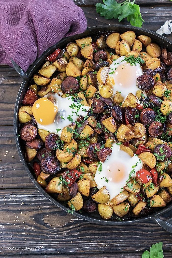 Frühstückspfanne mit Spiegeleier