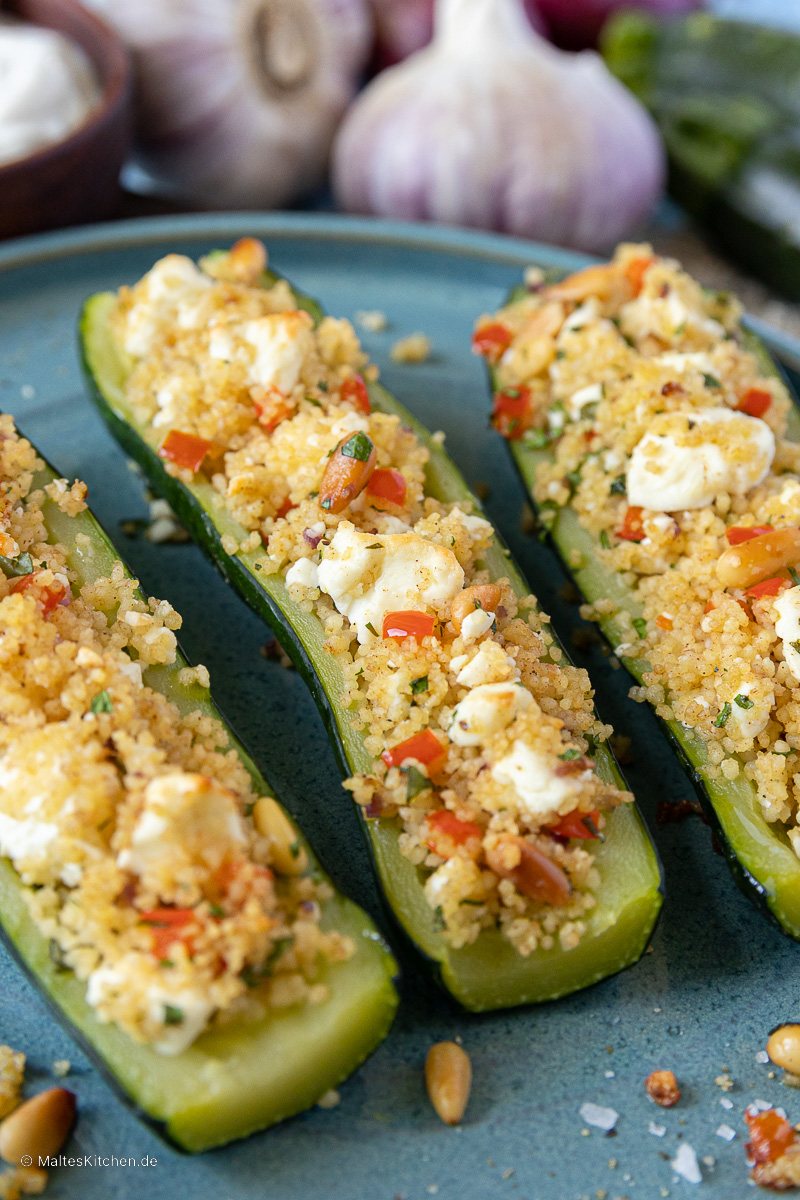 Couscous Salat als Füllung für die Zucchini.