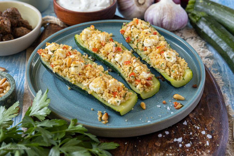 Rezept für gefüllte Zucchini mit Couscous und Feta