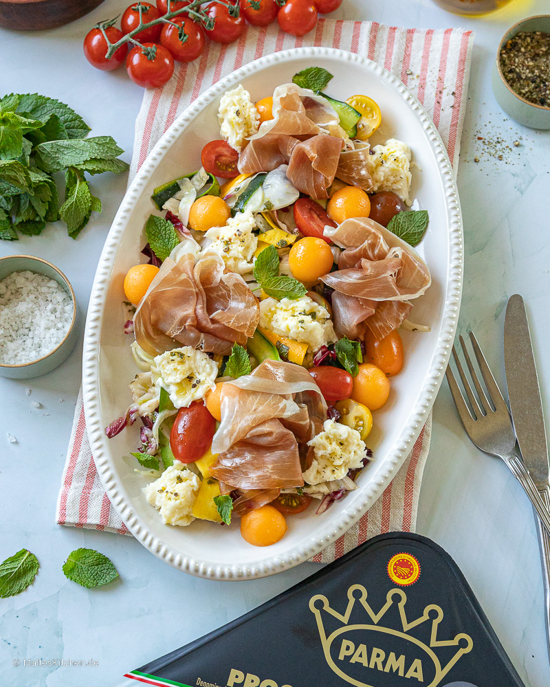 Melonensalat mit Fenchel, Radicchio und Parmaschinken.
