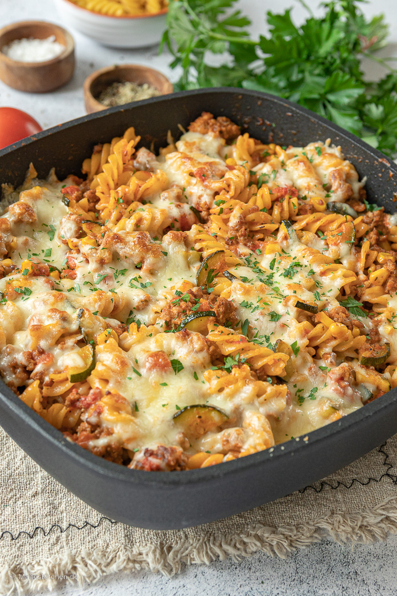 Herzhafte Nudelpfanne mit Hackfleisch.