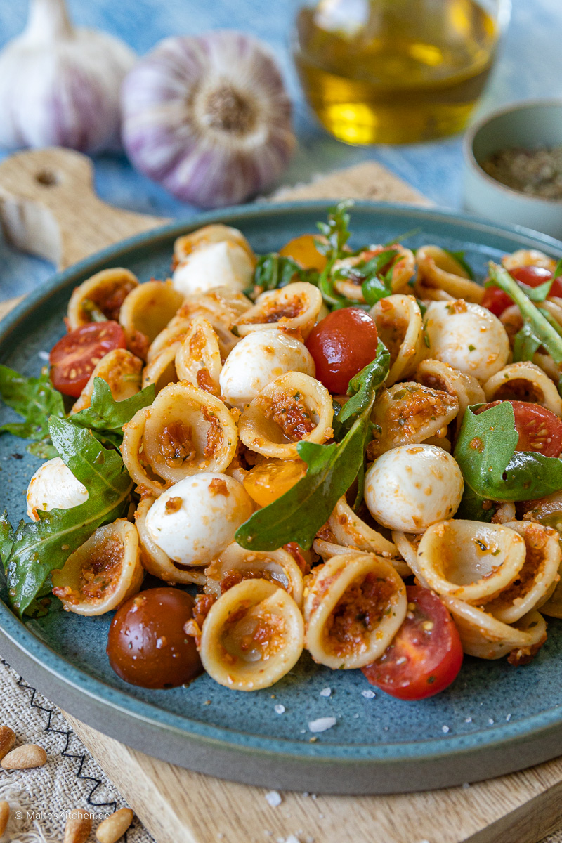 Mediterraner Nudelsalat.