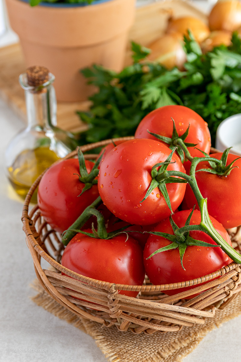 Tomaten für den Salat.