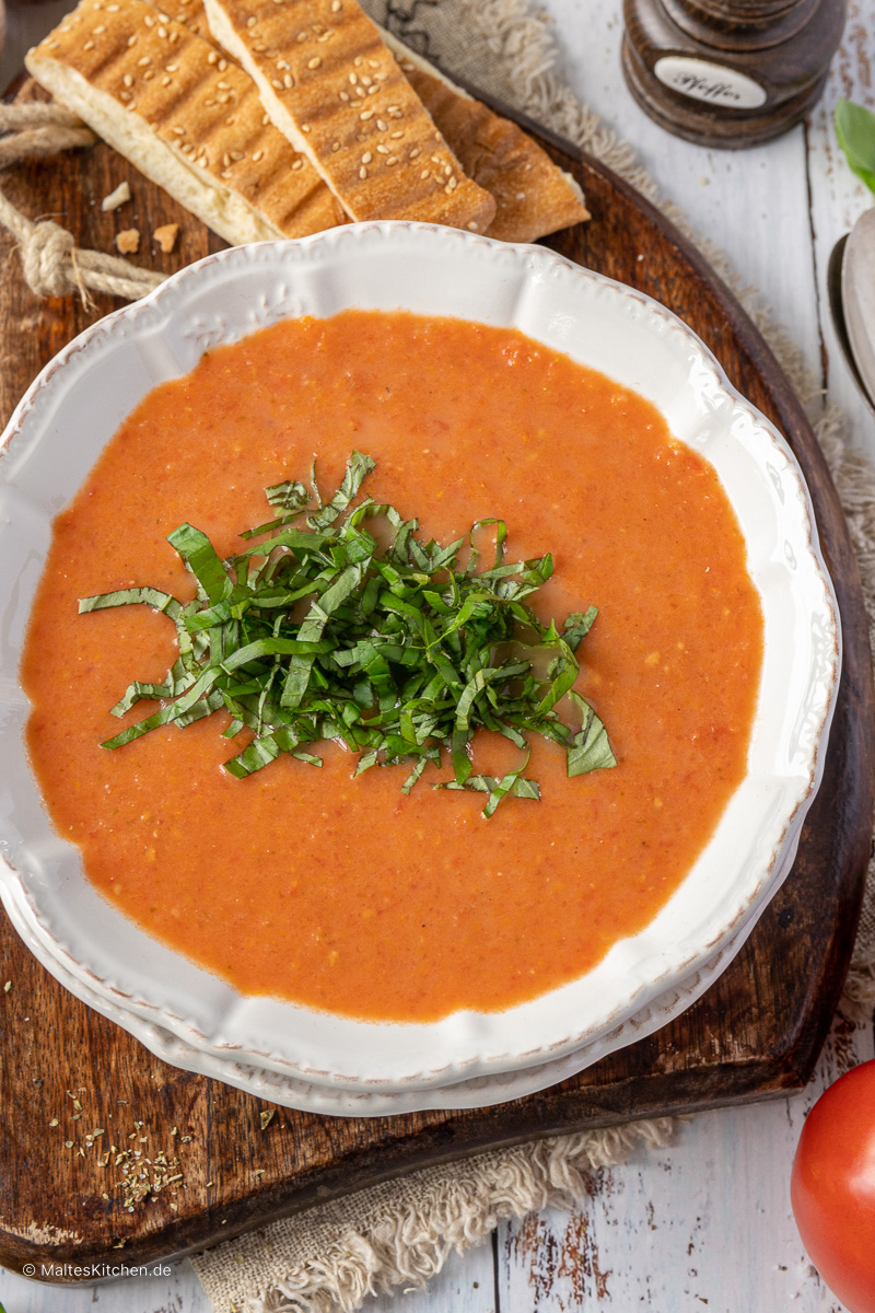Tomatensuppe aus frischen Tomaten.