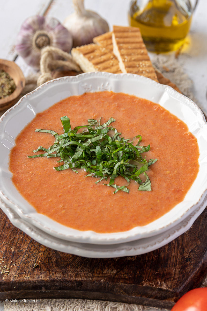 Tomatensuppe aus frischen Tomaten.