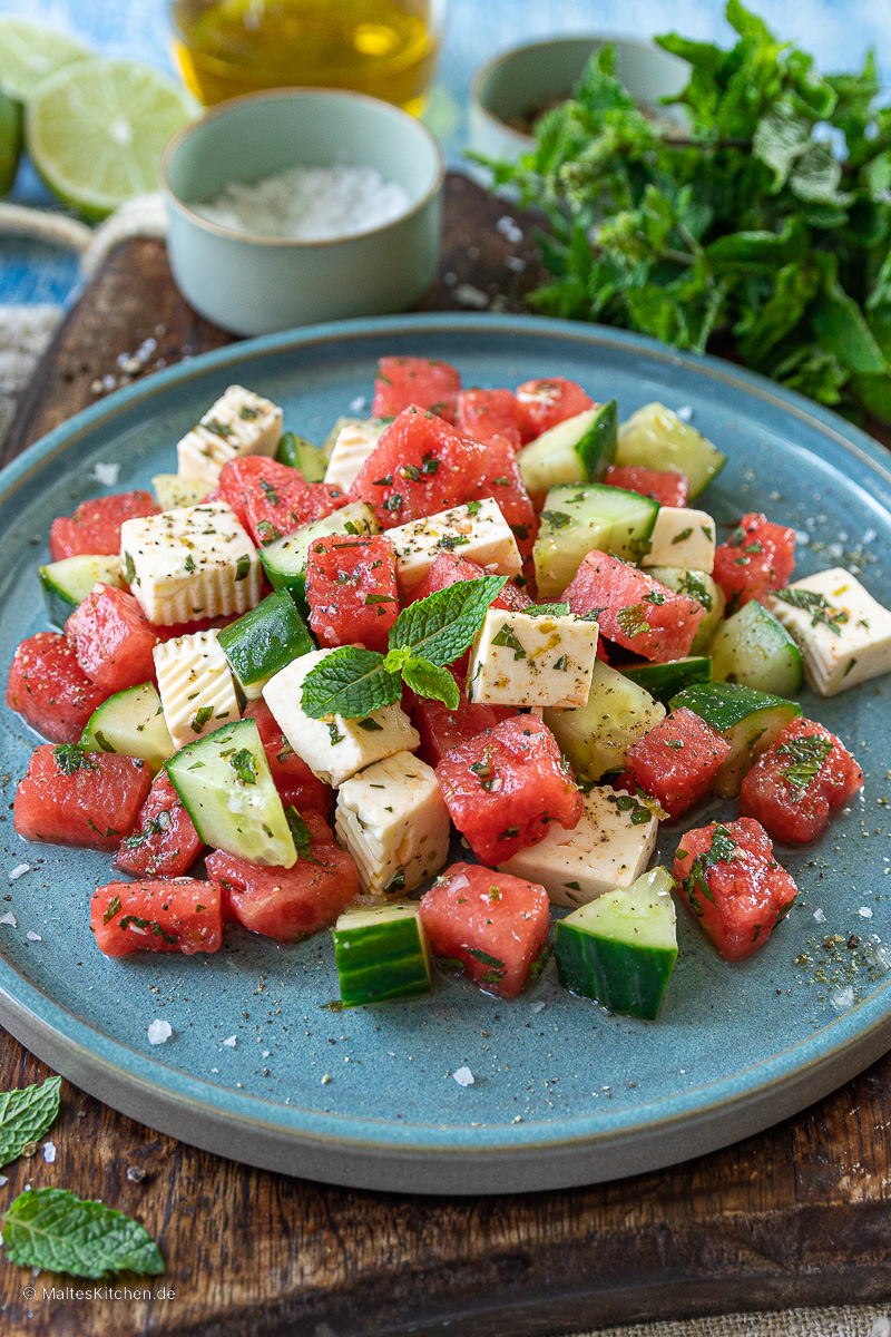 Wassermelonensalat mit Feta und Gurke.