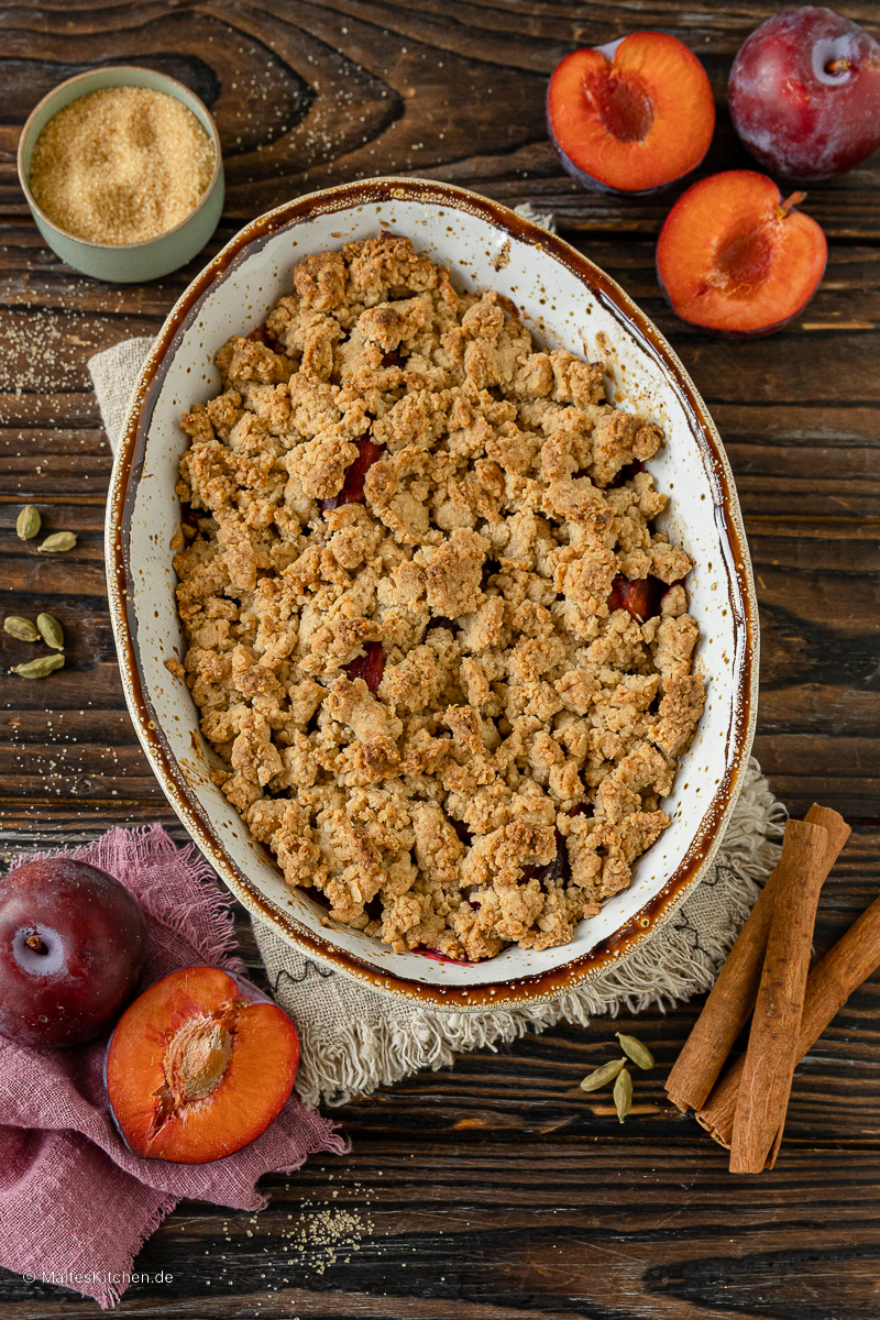 Leckerer Pflaumen Crumble.