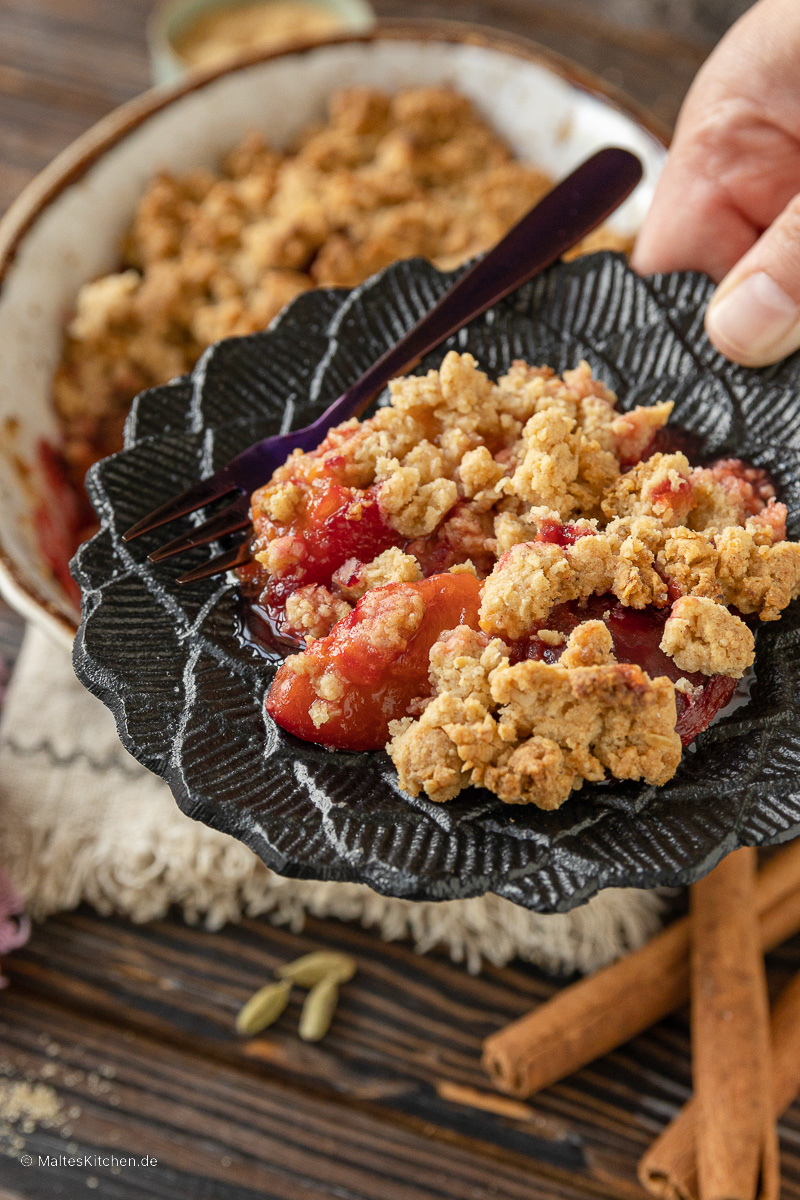 Saftiger Crumble mit Pflaumen.
