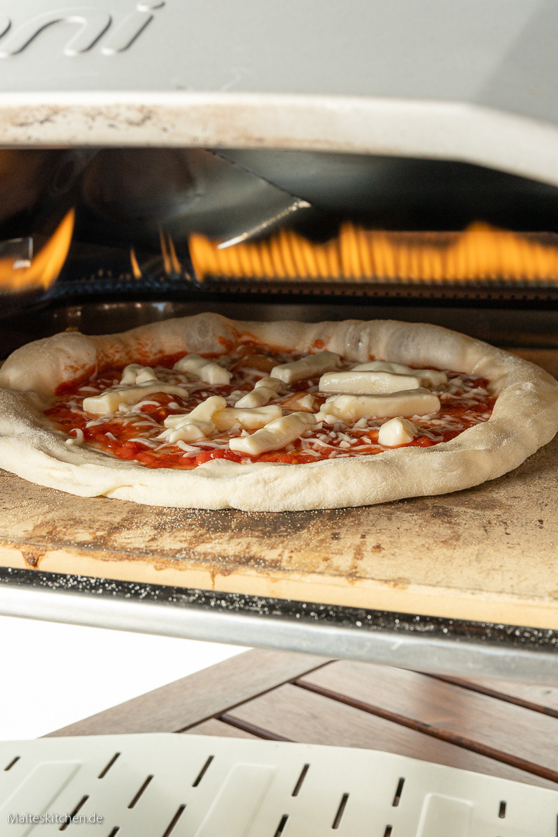 Pizza aus dem Pizzaofen