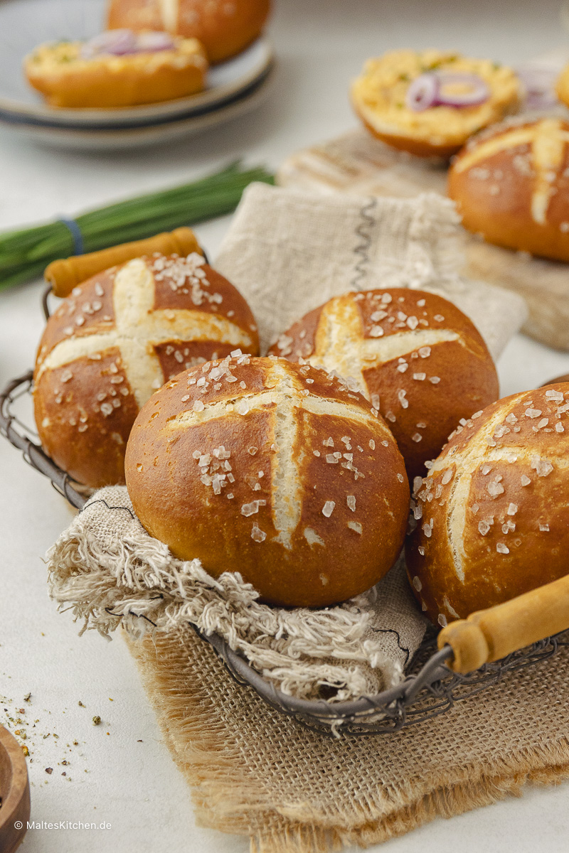 Laugenbrötchen Hausfrauen Rezept