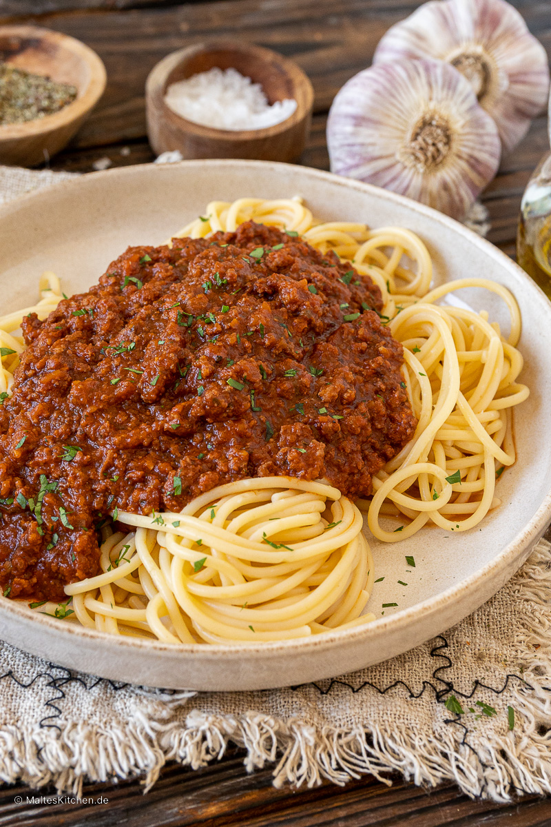 Nudeln mit Bolognese Sauce.