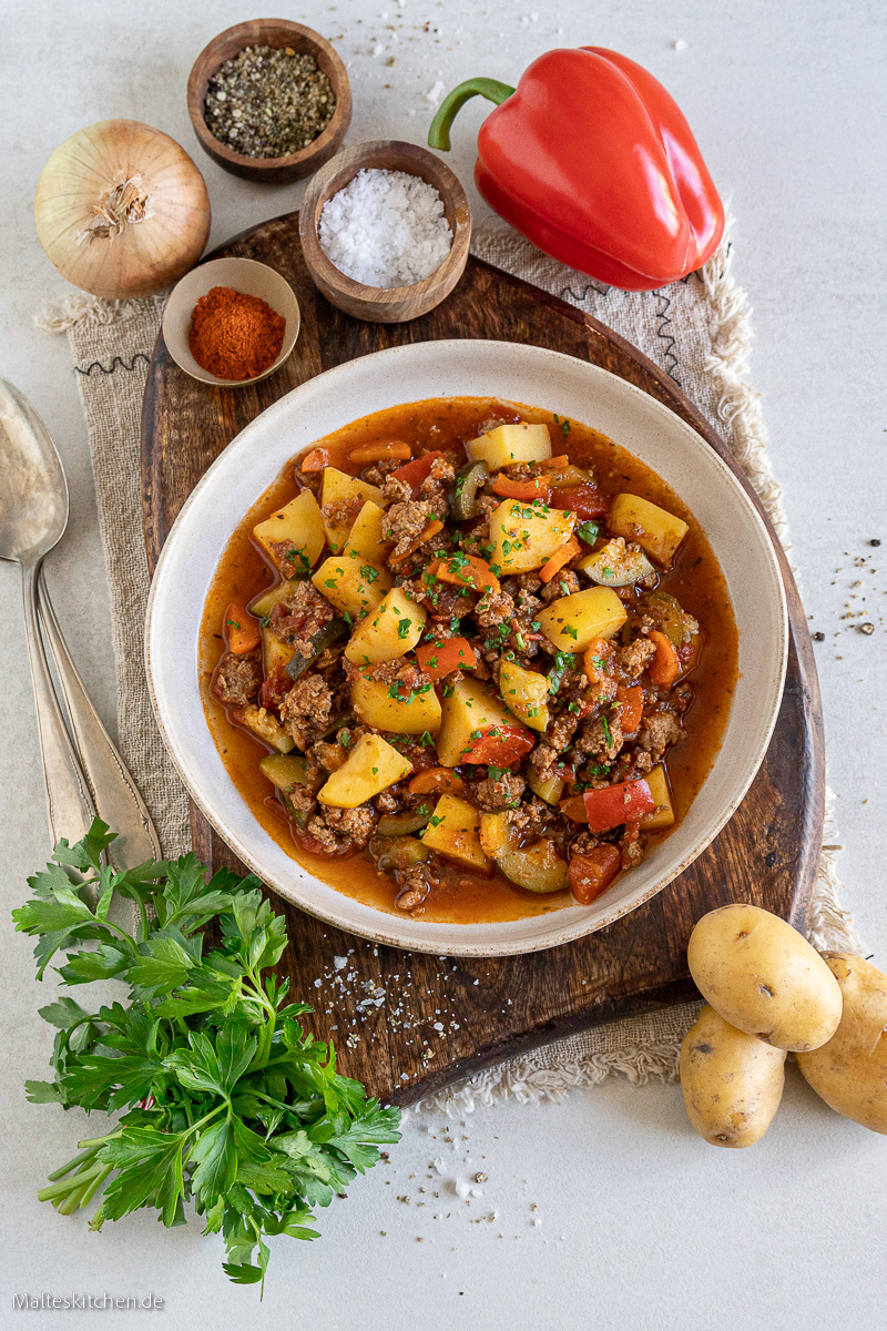Leckerere Bauerntopf mit Hackfleisch und Kartoffeln