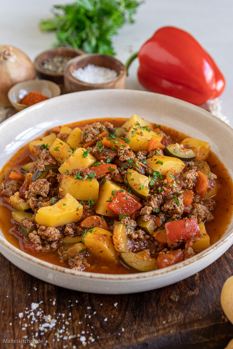 Bauerntopf mit Gemüse und Hackfleisch