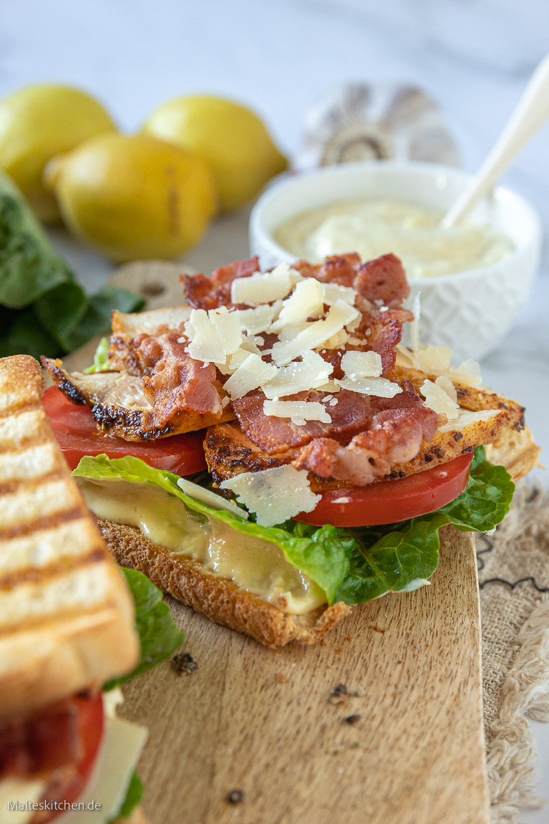 Parmesan Bacon und gegrilltes Hähnchen.