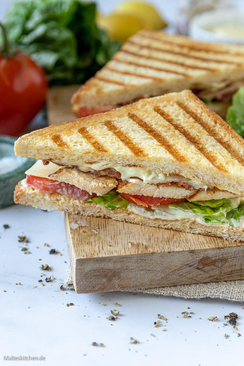 Leckeres Sandwich mit Hähnchenbrust.
