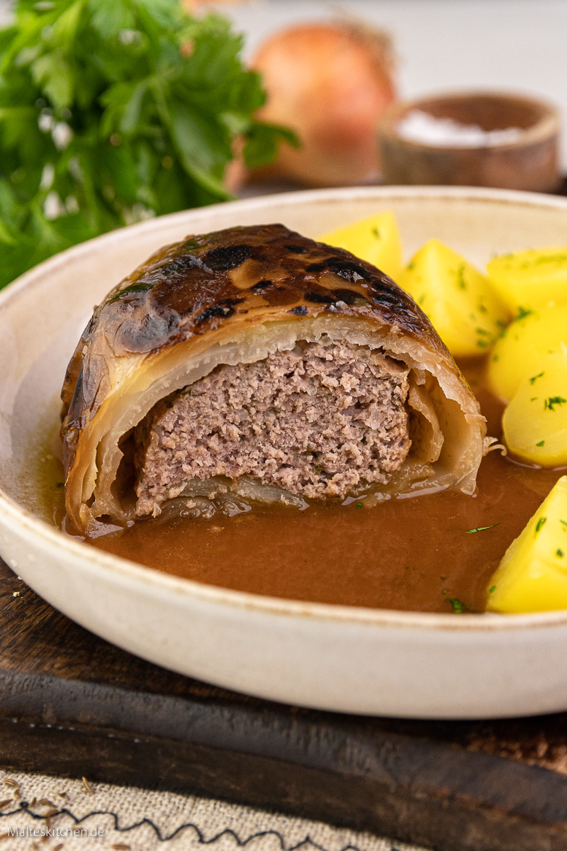 Mit Hackfleisch gefüllte Kohlroualden.