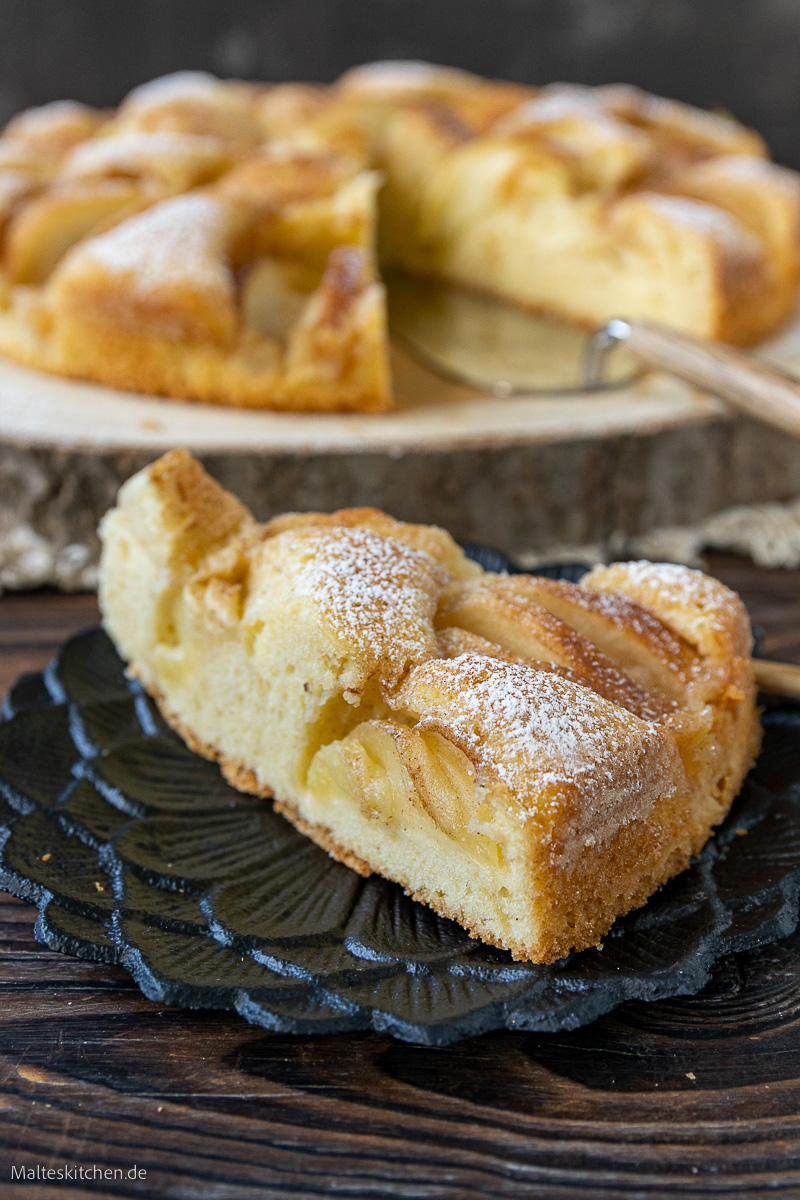 Leckerer Apfelkuchen aus Rührteig.