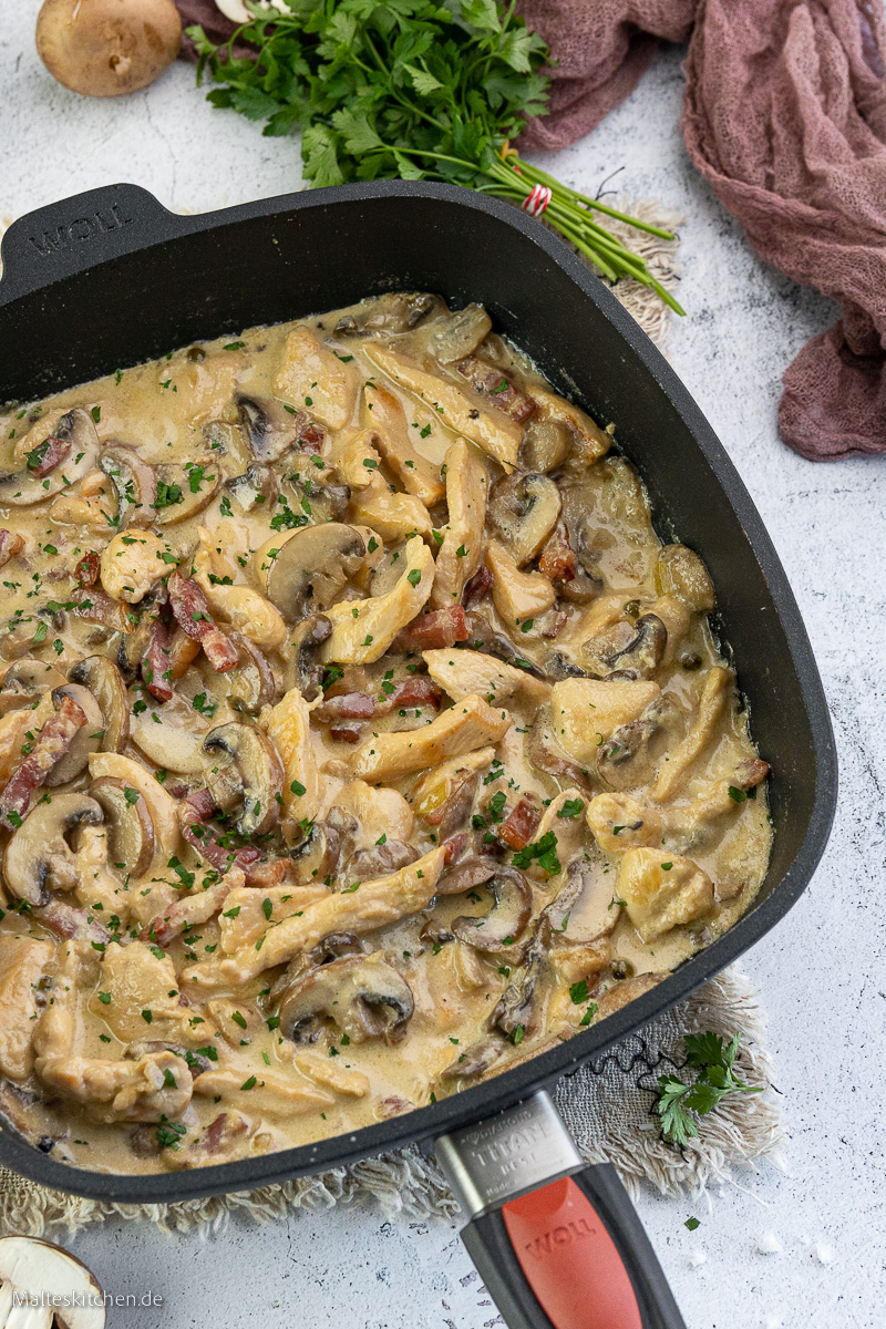Hähnchengeschnetzeltes in Pfefferrahmsauce mit Champignons