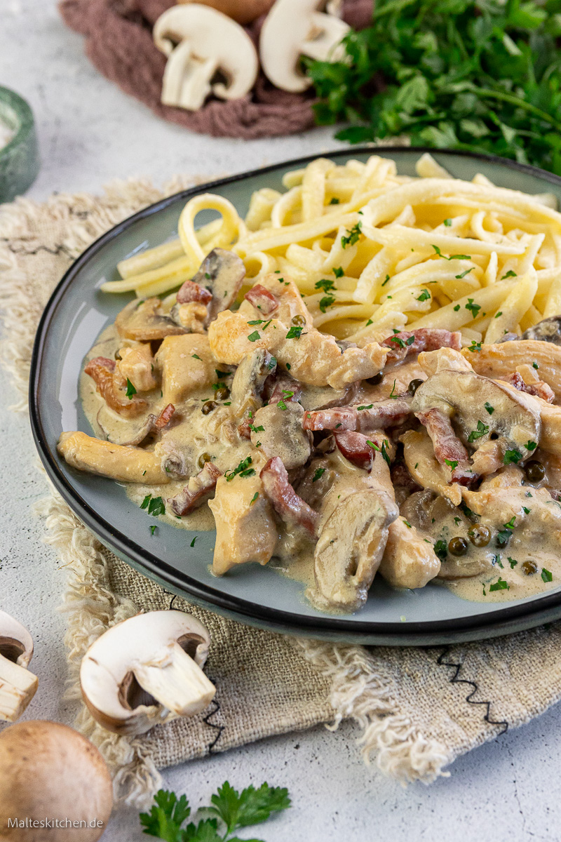 Hähnchengeschnetzeltes in Pfefferrahmsauce.