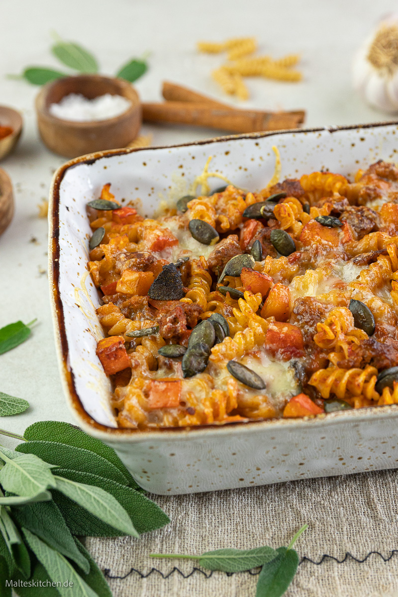 Nudelauflauf mit Kürbis und Salbei