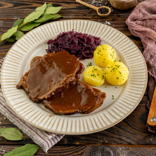 Rezept Rinderschmorbraten mit Rotkohl und Klößen