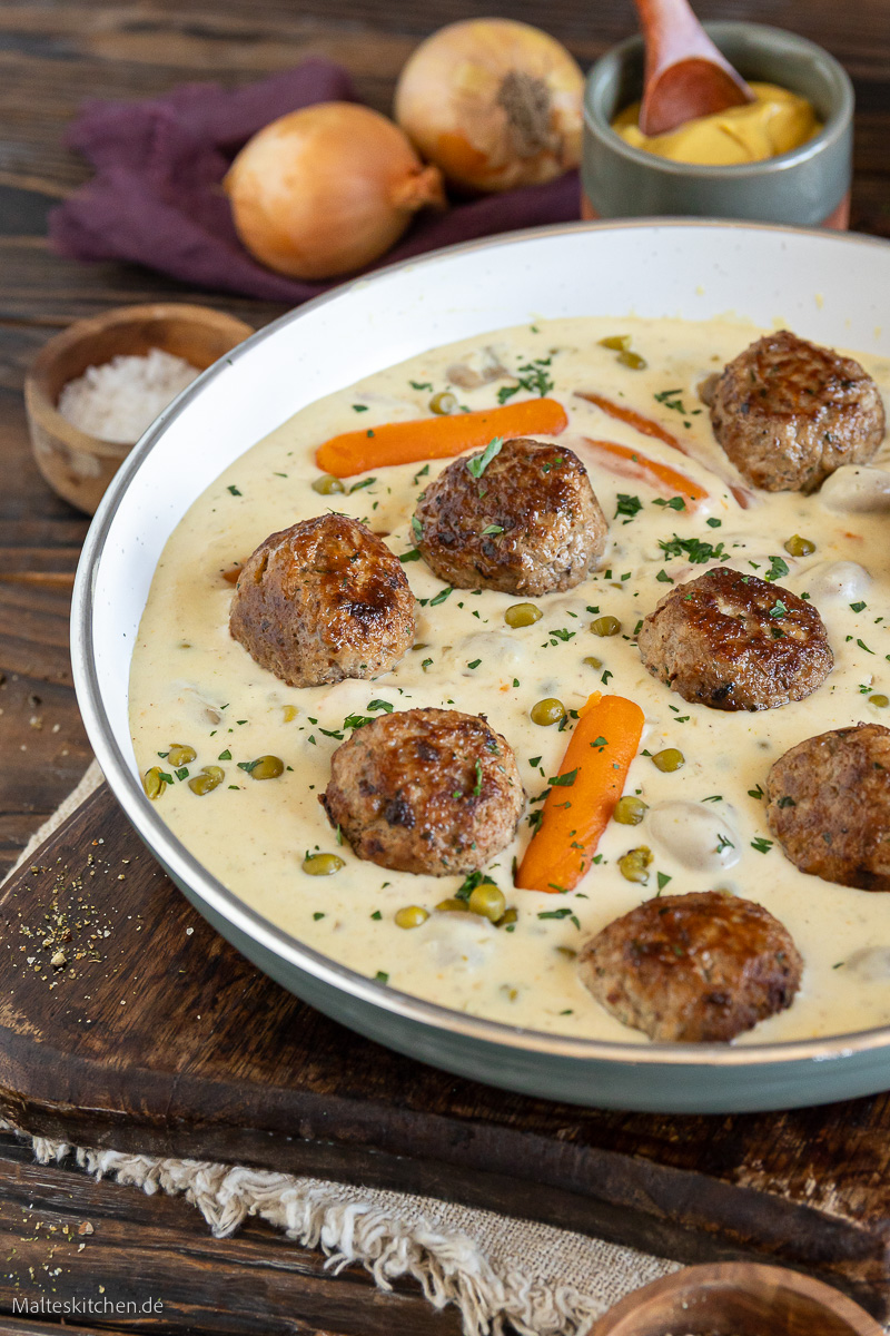 Saftige Hackbällchen in sahniger Sauce.