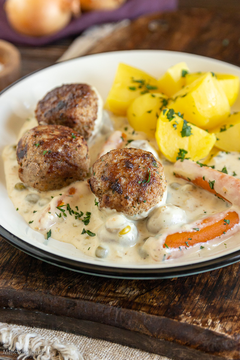 Saftige Hackbällchen in cremiger Sauce.