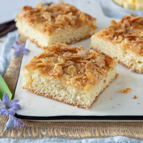 Rezept für einen Butterkuchen mit Mandeln und Sahne
