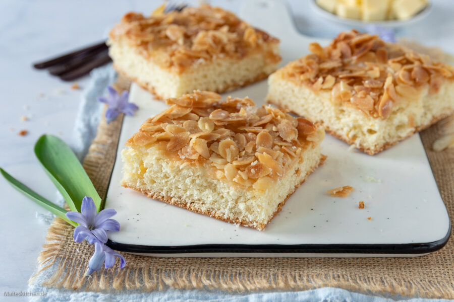 Rezept für einen Butterkuchen mit Mandeln und Sahne