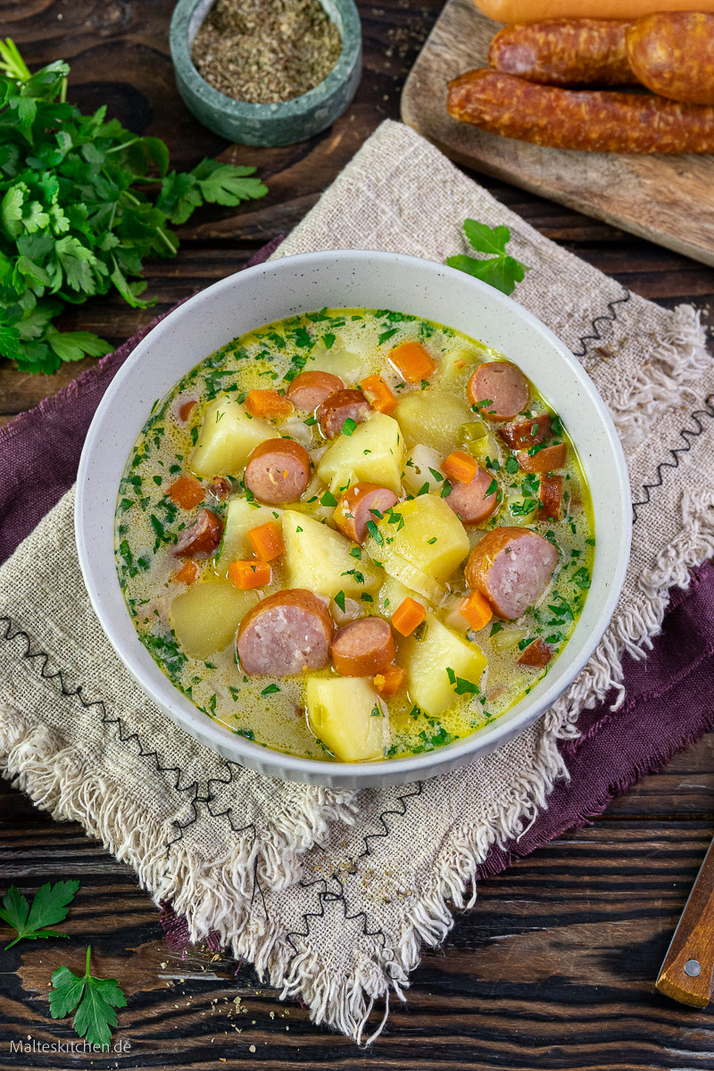 Hausmannskost in Form der Kartoffelsuppe.