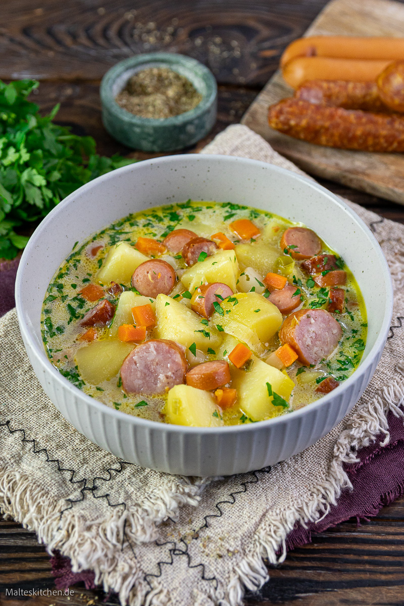 Leckere Kartoffelsuppe mit Würstchen