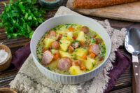 Rezept für eine Kartoffelsuppe mit Würstchen