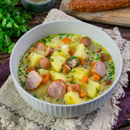 Rezept für eine Kartoffelsuppe mit Würstchen