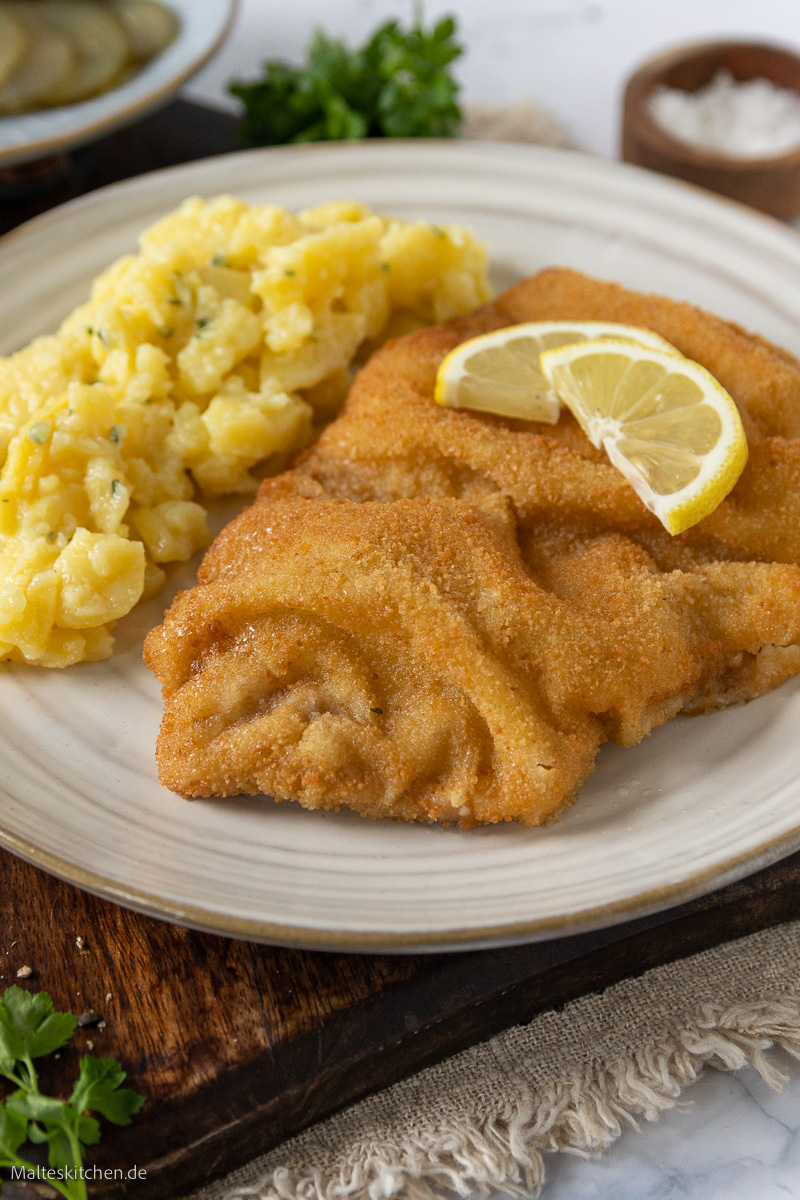 Wiener Schnitzel mit welliger Panade.