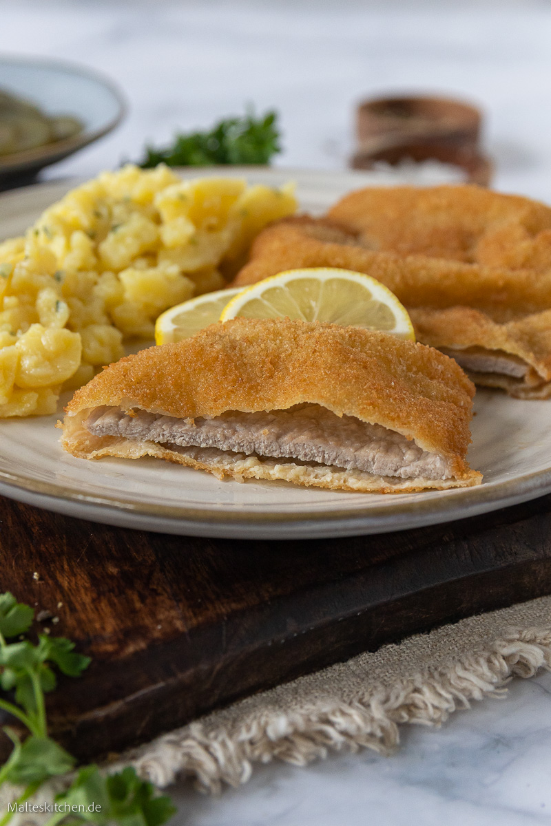 Dünnes Schnitzel mit knuspriger Panade.