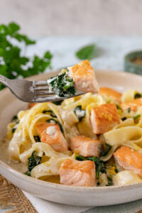 Bandnudeln mit Lachs