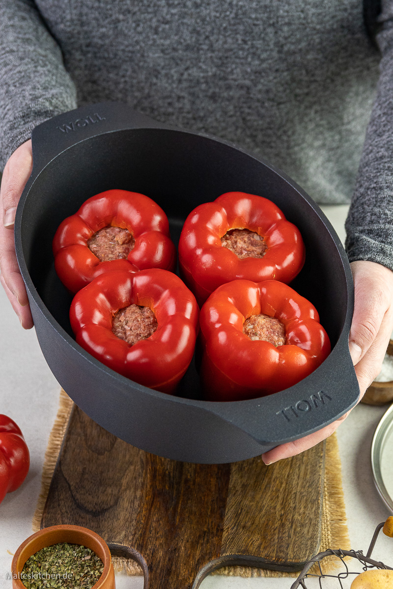 Paprika im Bräter und im Backofen zubereiten.