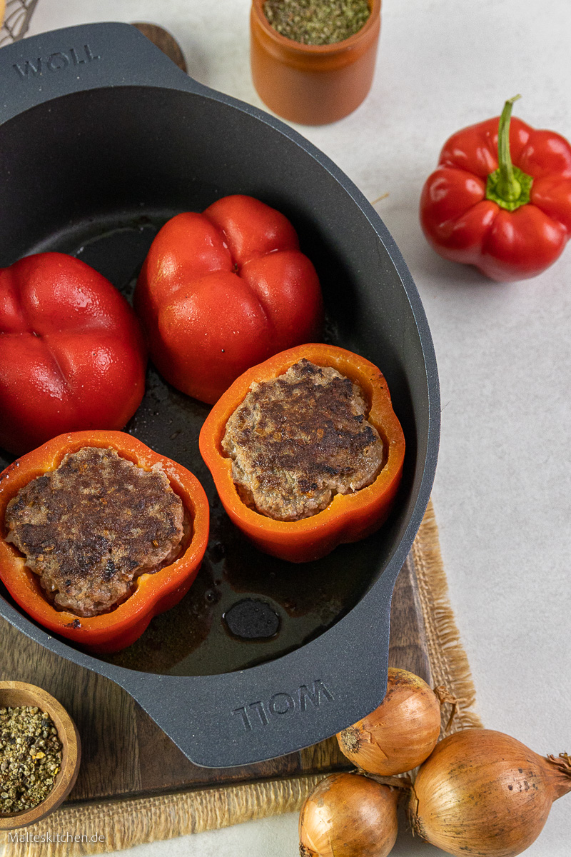 Angebratenen Paprika im Bräter von WOLL.