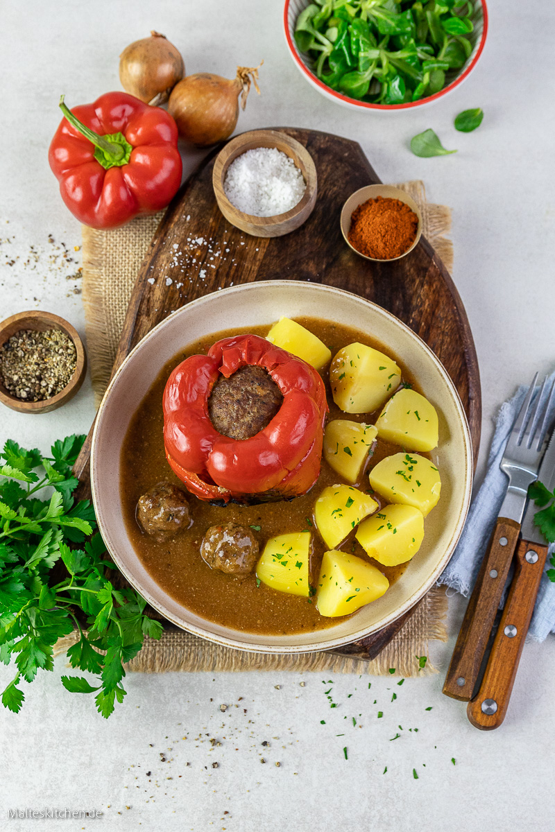 Tolles deutsche Hausmannskost - gefüllte Paprika mit Hackfleisch.