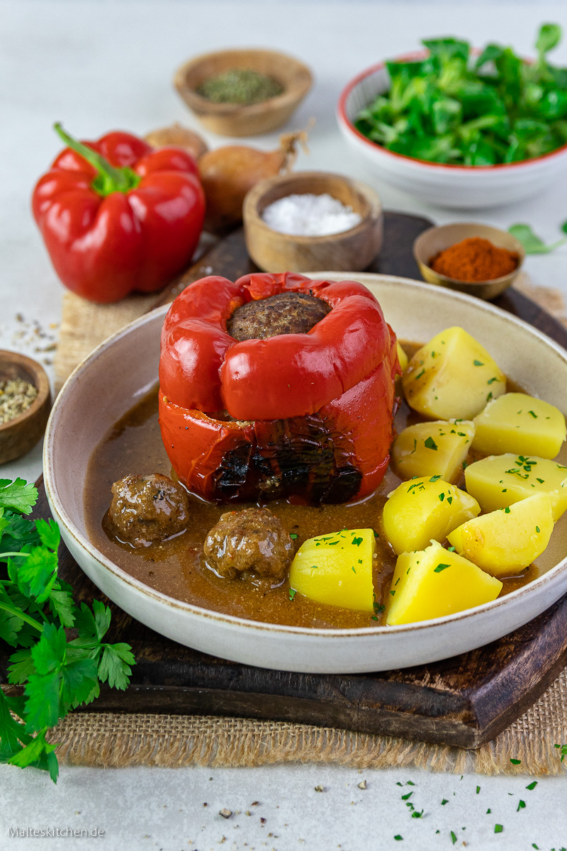 Gefüllte Paprika mit Hackfleisch.