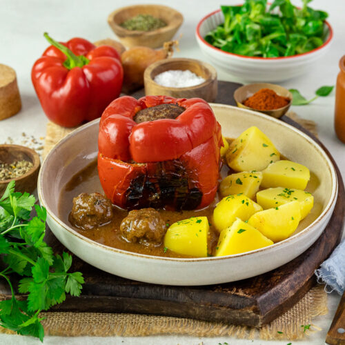 Gefüllte Paprika mit Hackfleisch