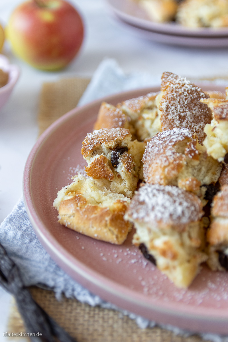 Leckerer Pfannkuchen mit Rosinen.