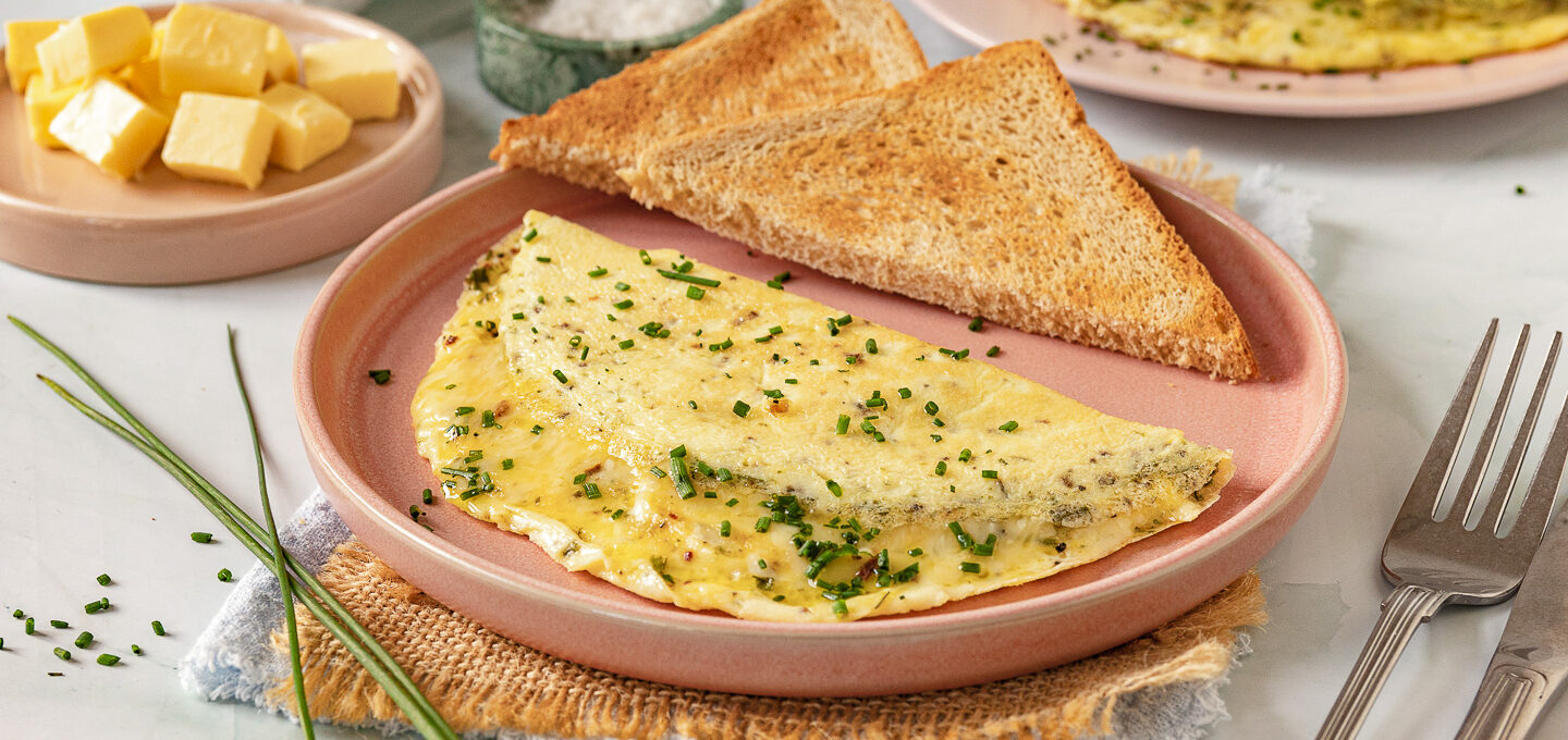 Omelett mit Käse und Kräutern