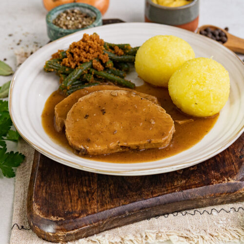 Schweinebraten mit würziger Sauce