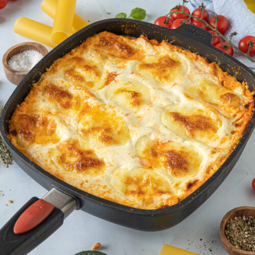 Cannelloni mit Spinat, Ricotta und Tomatensoße.
