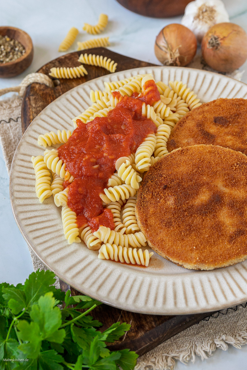 Spirelli und Tomatensoße
